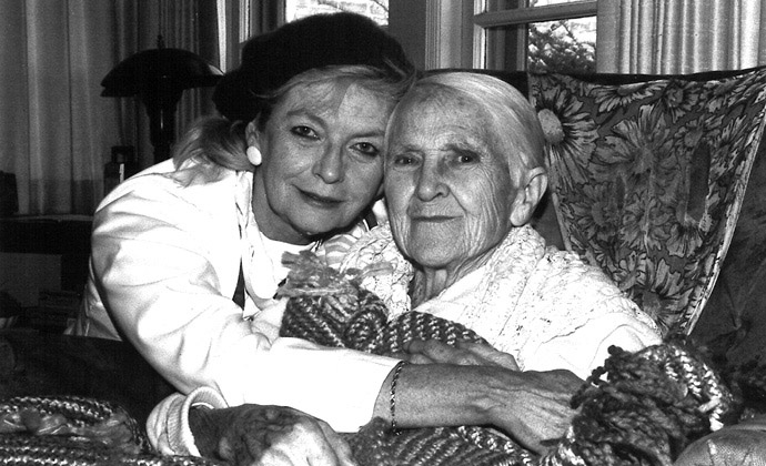 A VITAS team member embraces a patient